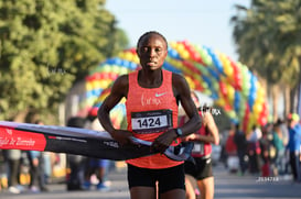 Beatriz Kamuto Gesabusa, campeona 21K El Siglo @tar.mx