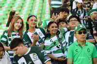 Afición en el Estadio Corona