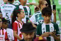 Afición en el Estadio Corona