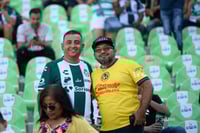 Afición en el Estadio Corona