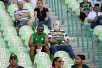 Afición en el Estadio Corona