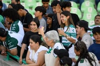 Afición en el Estadio Corona