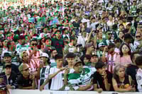 Afición en el Estadio Corona