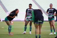 María Peraza, Sasha Pickard, Vivian Ikechukwu