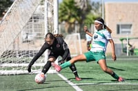 Isabella Reyes, Yolanda Lira