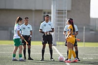 capitanas María De León, Alexa Gutiérrez