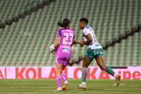 Vivian Ikechukwu, Itzel González