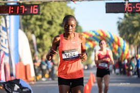 Beatriz Kamuto Gesabusa, campeona 21K El Siglo @tar.mx