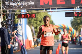 Beatriz Kamuto Gesabusa, campeona 21K El Siglo @tar.mx