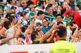 Afición en el Corona @tar.mx