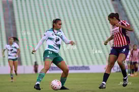 Mayra Santana, Kinberly Guzmán @tar.mx