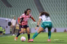 Sasha Pickard, Ivonne González @tar.mx