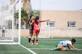 Nicole Zazueta, Bethzabeth Barrón @tar.mx