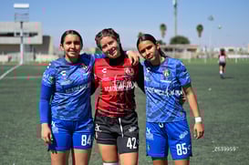 Cynthia Flores, Paola Martinez, Lizeth Valdivia @tar.mx