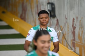 Vivian Ikechukwu @tar.mx