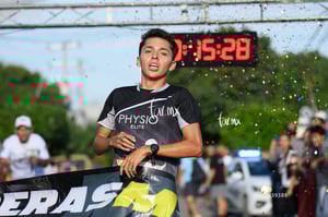 Jared Serrano Rivera, campeón, halcones