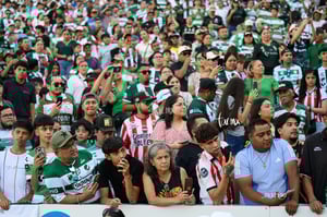Afición en el Estadio Corona