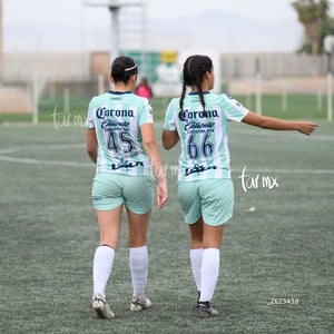 Julia De Santiago, Aylin Salais