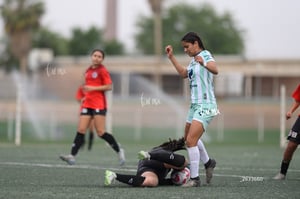 Abril Montiel, Aylin Salais