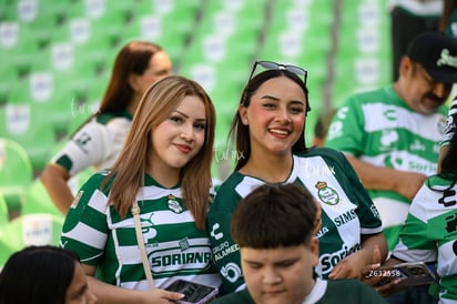 Afición en el Estadio Corona » Homenaje a Oswaldo Sánchez