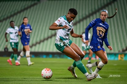 Vivian Ikechukwu » Santos Laguna vs Pumas UNAM femenil