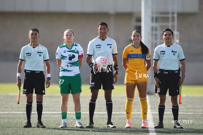 capitanas María De León, Alexa Gutiérrez