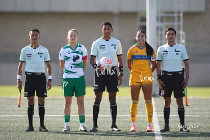 capitanas María De León, Alexa Gutiérrez