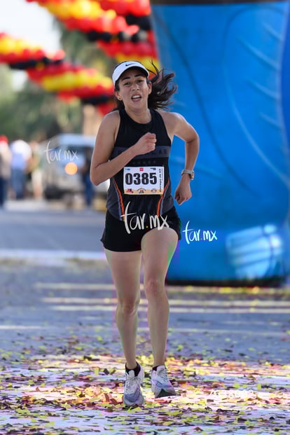 Isabel Vélez, bengalas | 10K Simsa 2025
