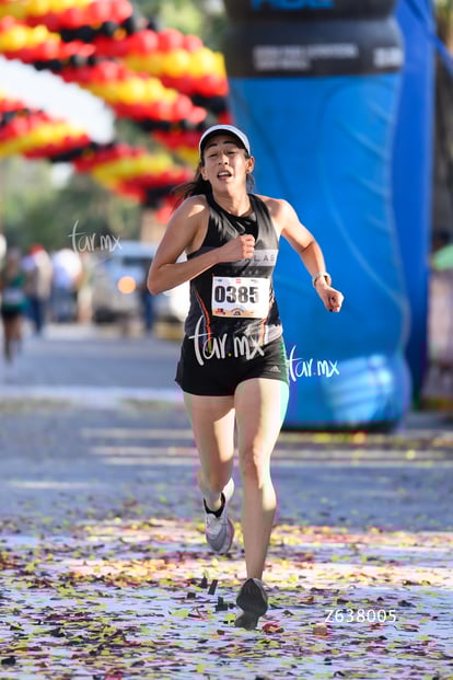 Isabel Vélez, bengalas | 10K Simsa 2025