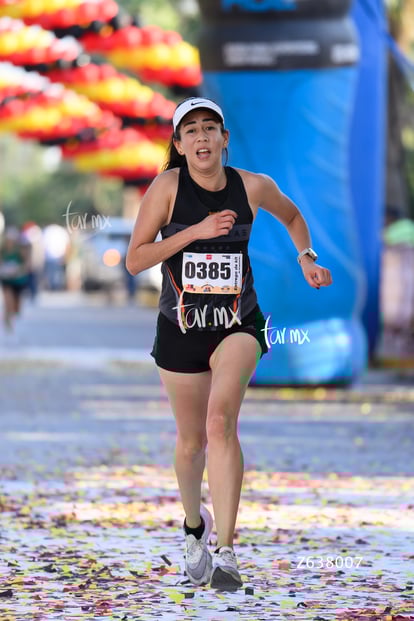 Isabel Vélez, bengalas | 10K Simsa 2025