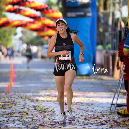 Isabel Vélez, bengalas | 10K Simsa 2025