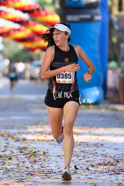 Isabel Vélez, bengalas | 10K Simsa 2025
