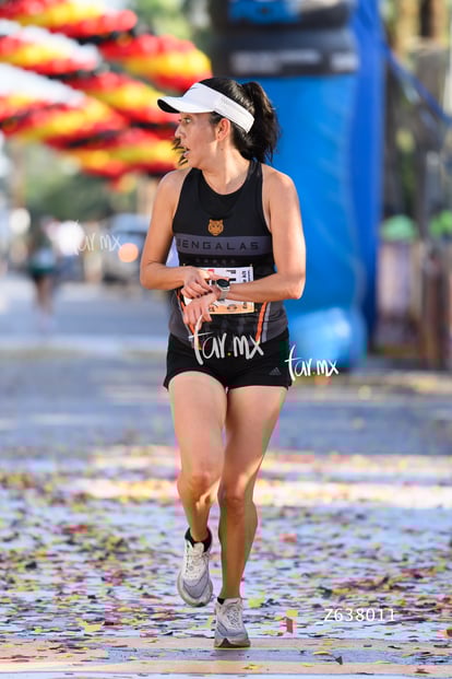 Isabel Vélez, bengalas | 10K Simsa 2025