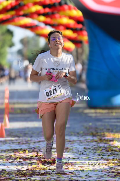 Gaby Casas, bengalas | 10K Simsa 2025