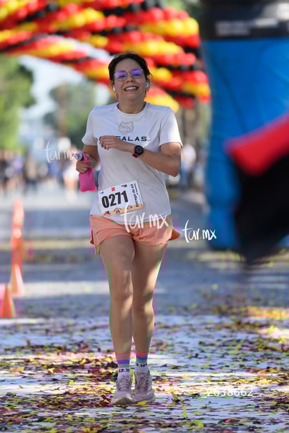 Gaby Casas, bengalas | 10K Simsa 2025