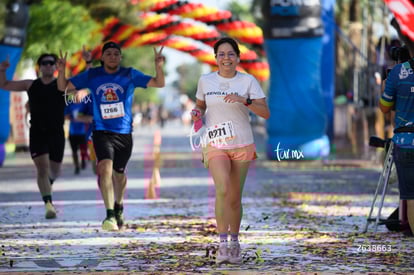 Gaby Casas, bengalas | 10K Simsa 2025