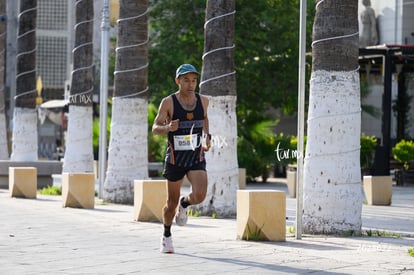 Daniel Ortíz, bengalas | Carrera 5K y 10K Canacintra Torreón 2025