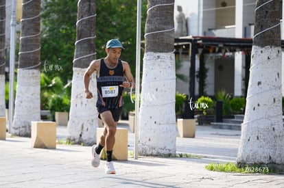 Daniel Ortíz, bengalas | Carrera 5K y 10K Canacintra Torreón 2025