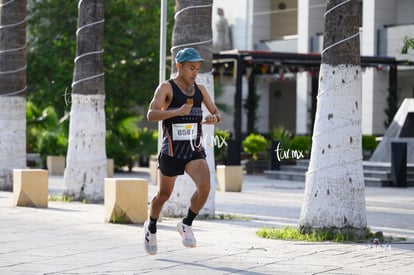 Daniel Ortíz, bengalas | Carrera 5K y 10K Canacintra Torreón 2025