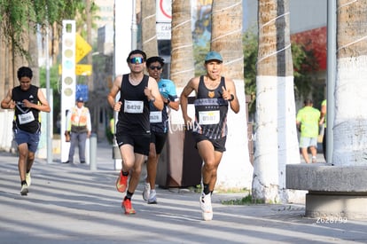 Daniel Ortiz, bengalas | Carrera 5K y 10K Canacintra Torreón 2025