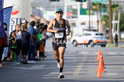 Daniel Ortíz, bengalas | Carrera 5K y 10K Canacintra Torreón 2025