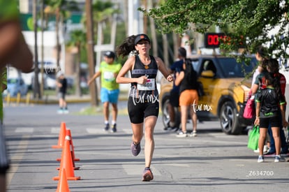 Isabel Vélez, bengalas | Carrera 5K y 10K Canacintra Torreón 2025