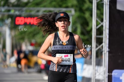 Isabel Vélez, bengalas | Carrera 5K y 10K Canacintra Torreón 2025