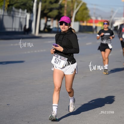 Alejandra Villegas, bengalas | Carrera Artec 21K 12K 5K