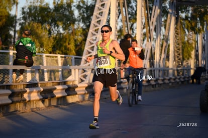 punteros,. Roberto Zamora, bengalas | Carrera Artec 21K 12K 5K