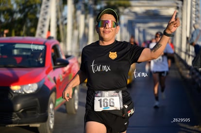 Pepe Guellar, bengalas | Carrera Artec 21K 12K 5K