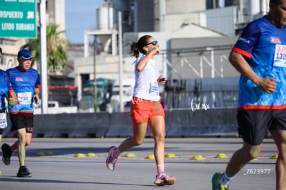 Laura Quintero, bengalas | Carrera Chilchota 5K 10K 21K
