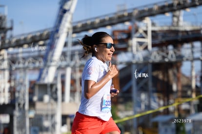 Laura Quintero, bengalas | Carrera Chilchota 5K 10K 21K