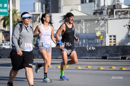 Ninnis Rojas, bengalas, rakan | Carrera Chilchota 5K 10K 21K