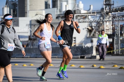 Ninnis Rojas, bengalas, rakan | Carrera Chilchota 5K 10K 21K